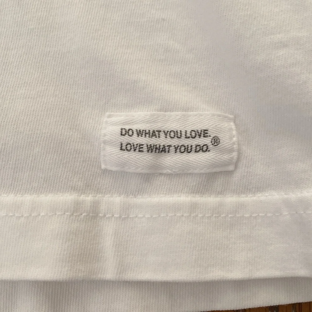 EUC Life is Good Men’s Crusher Tee Size Large Lucky 🍀 - Picture 5 of 7